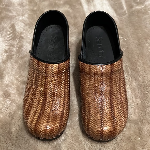 Dansko Sanita Clogs Woven Pattern Hazelnut Color Nursing Footwear 39 - Picture 2 of 5